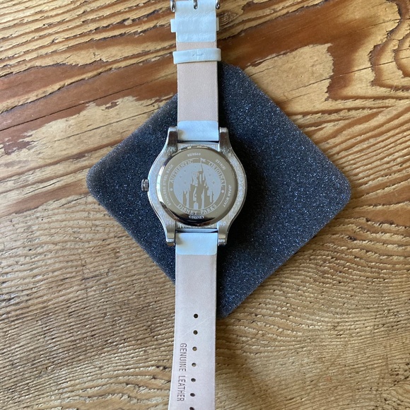 Authentic Disney Watch with Special Edition Tin - Picture 8 of 9